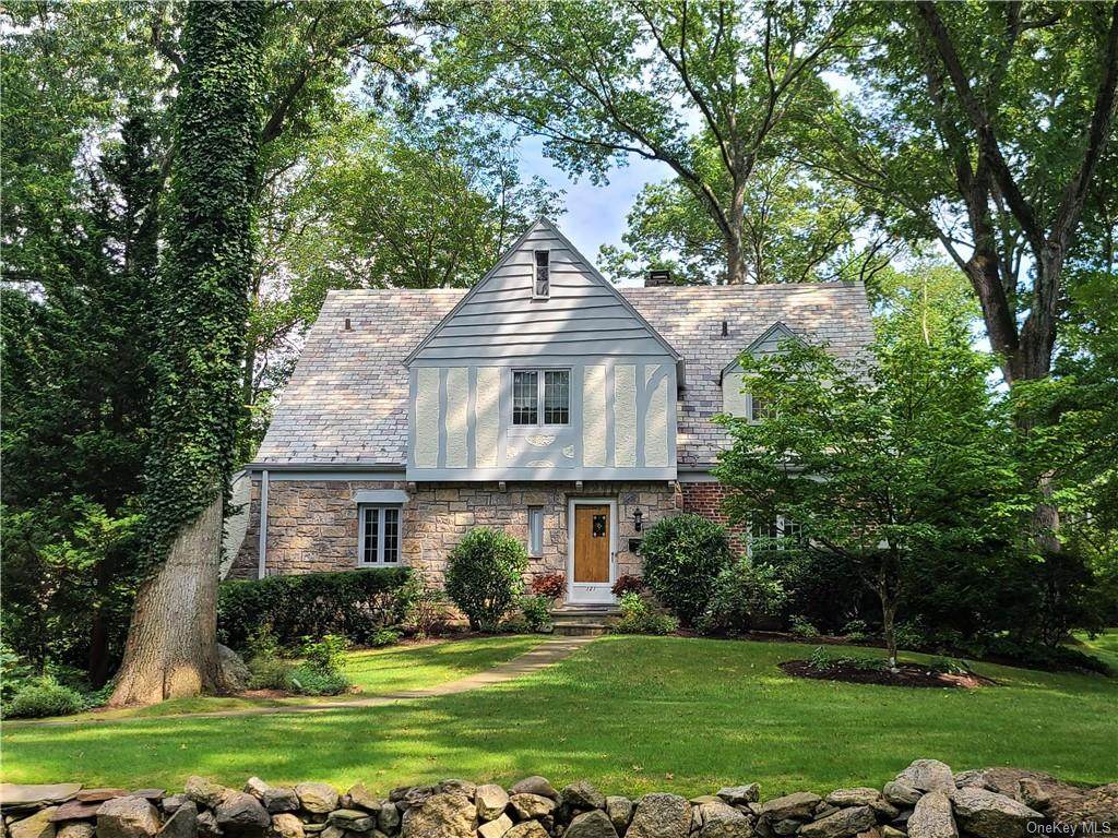 121 Victory Boulevard - Photo 1