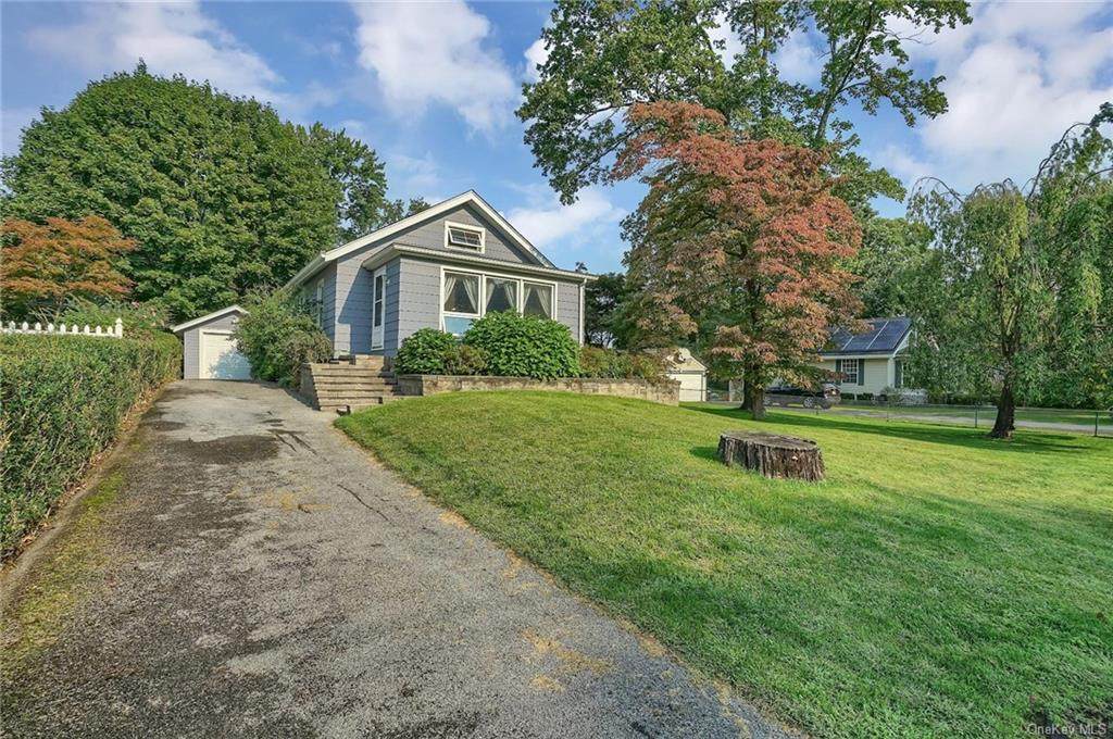 17 Round Lake Avenue - Photo 1