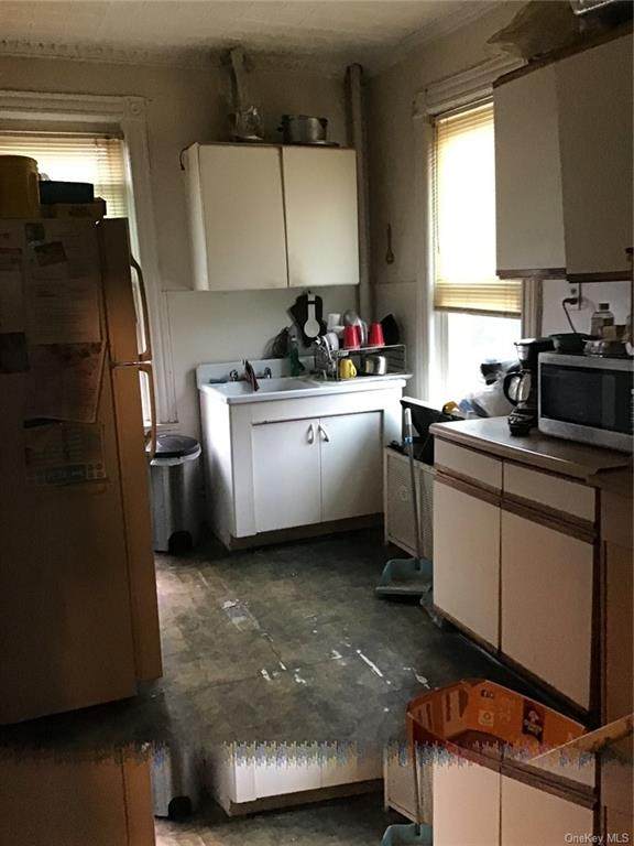 942 214th Street - Photo 1