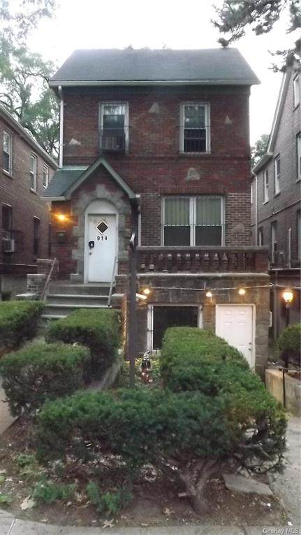 914 Pelham Parkway - Photo 1