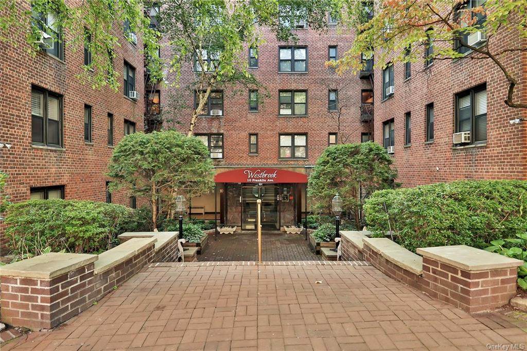 10 Franklin Avenue - Photo 1