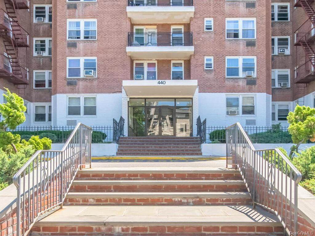 440 Warburton Avenue - Photo 1