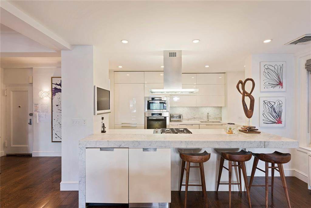320 E 57th Street - Photo 1