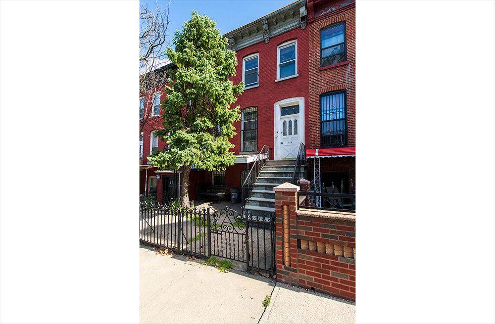 215 24th Street - Photo 1
