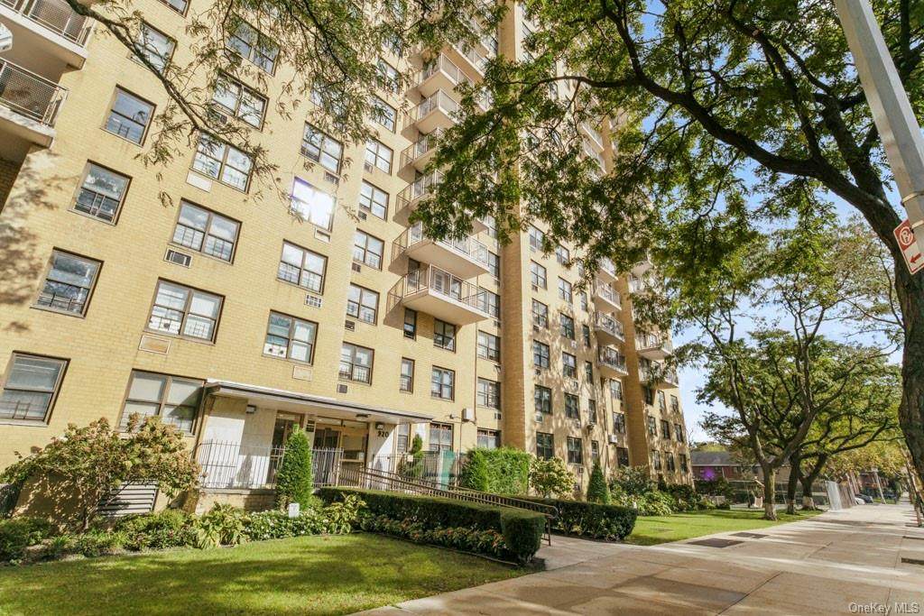 920 Metcalf Avenue - Photo 1