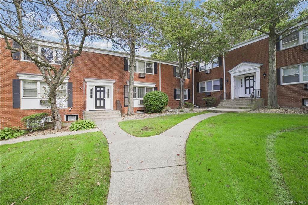 8 Danbury Court - Photo 1