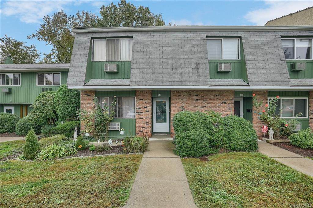 121 Coachlight Square - Photo 1