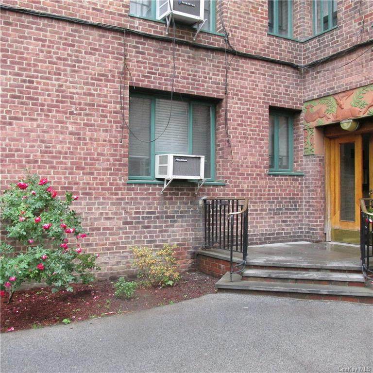 1560 Metropolitan Avenue - Photo 1