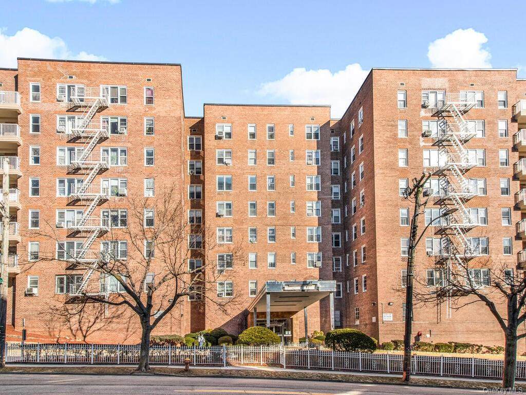 300 Broadway - Photo 1