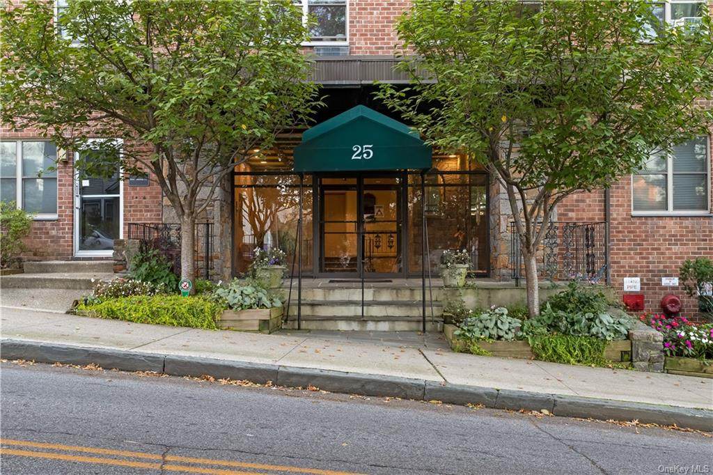 25 Franklin Avenue - Photo 1