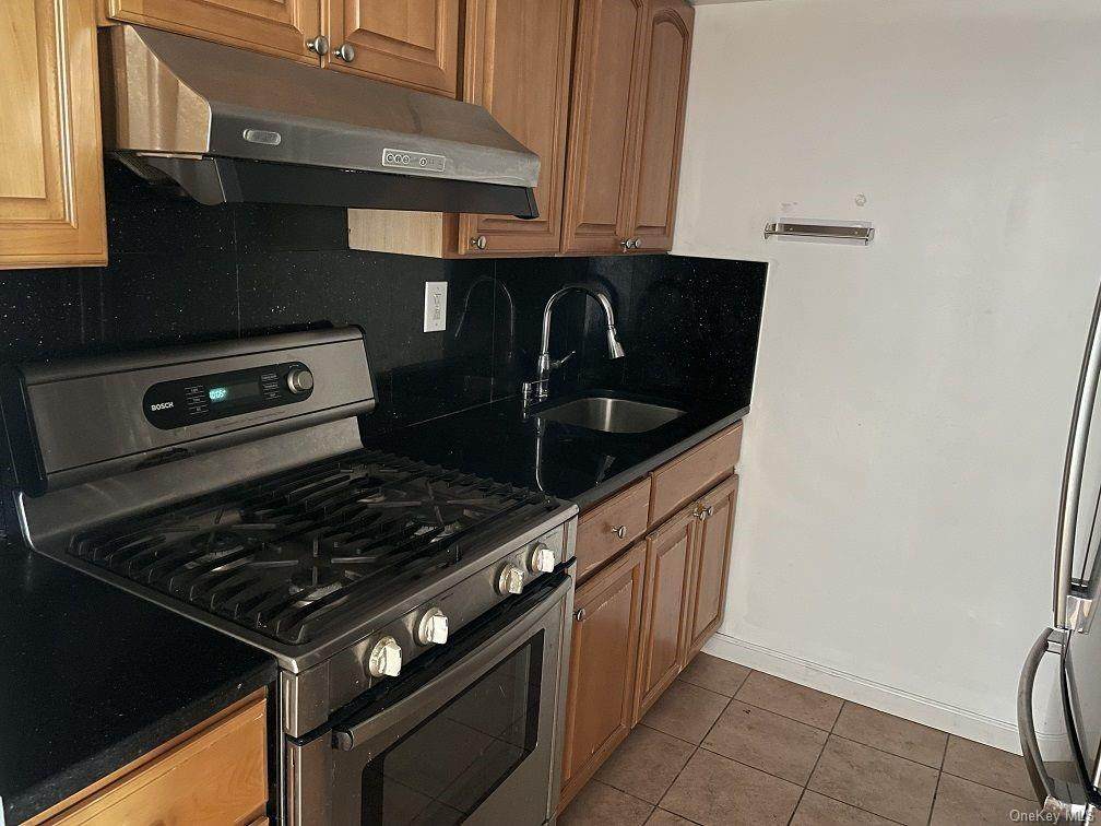 4310 Kissena Boulevard - Photo 1