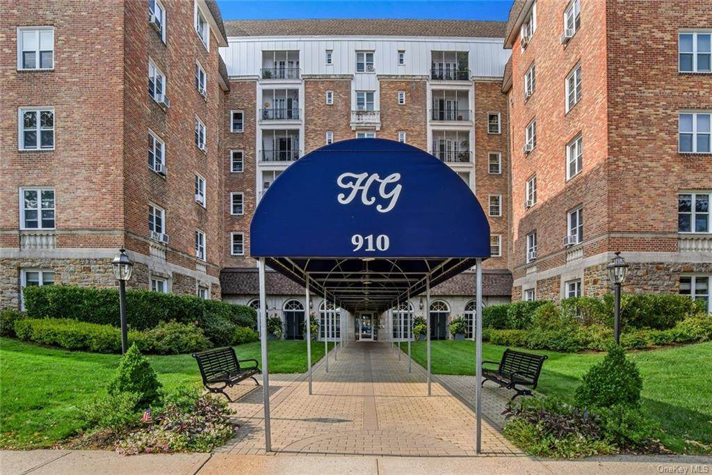 910 Stuart Avenue - Photo 1