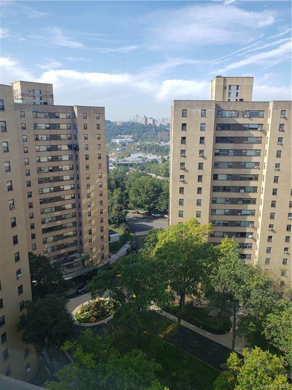 8 Fordham Hill Oval - Photo 1