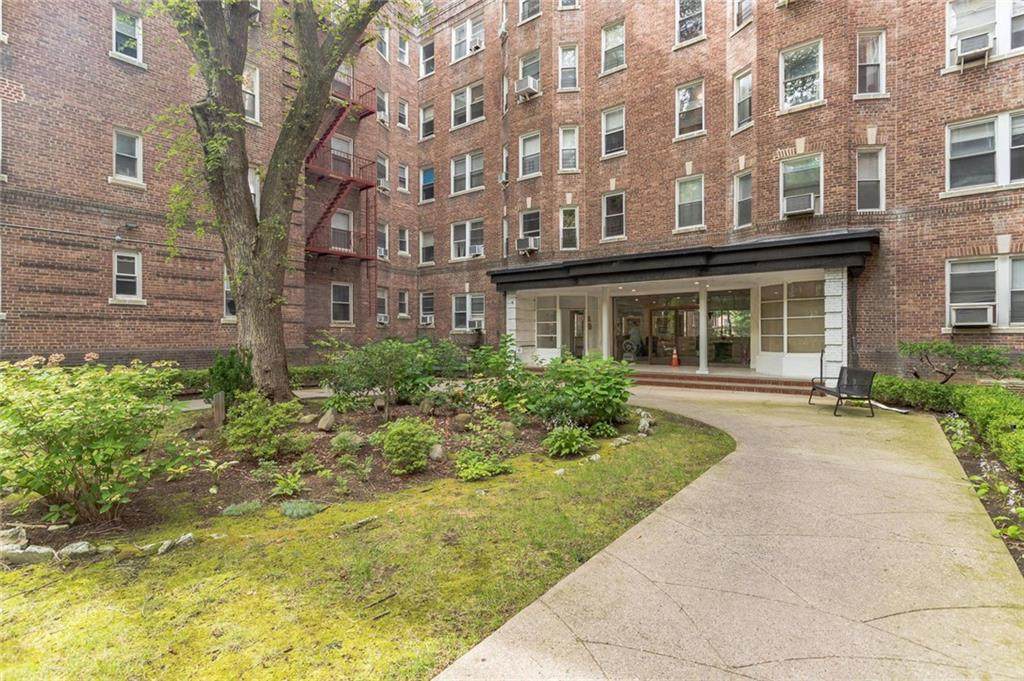1615 Avenue - Photo 1