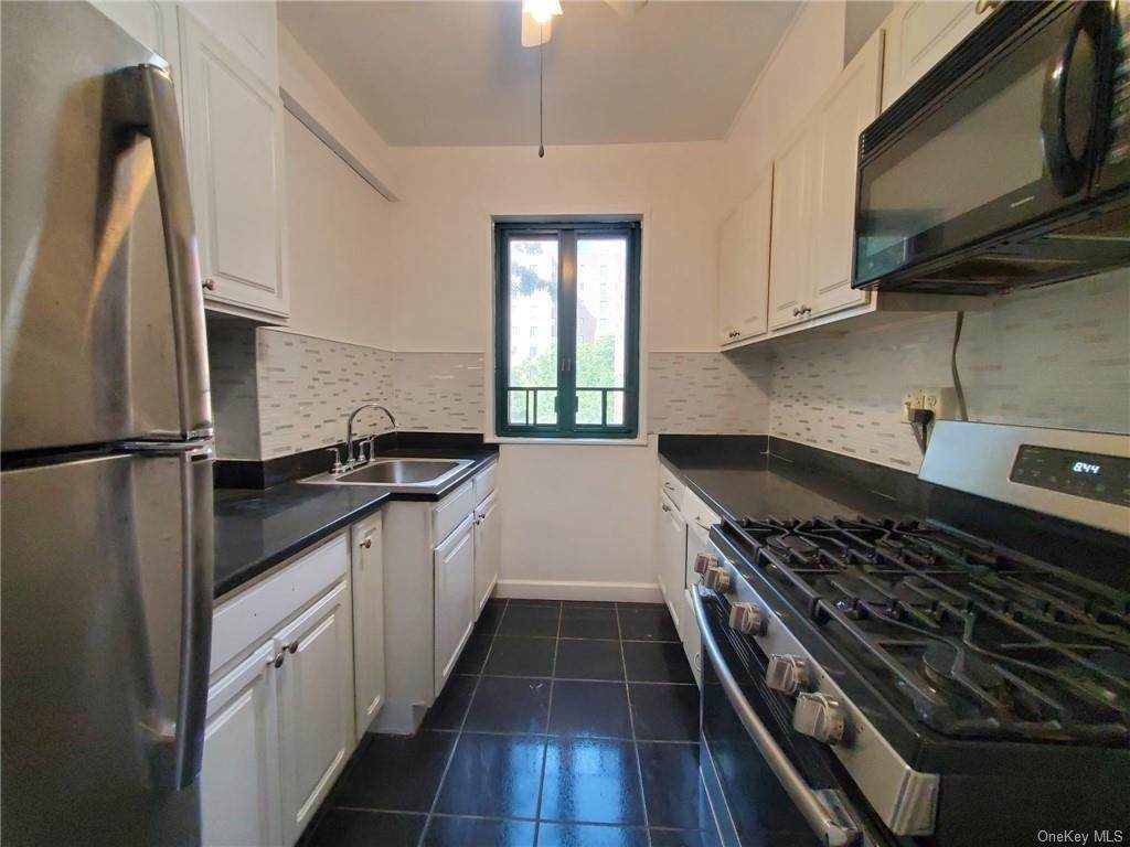 1591 Metropolitan Avenue - Photo 1