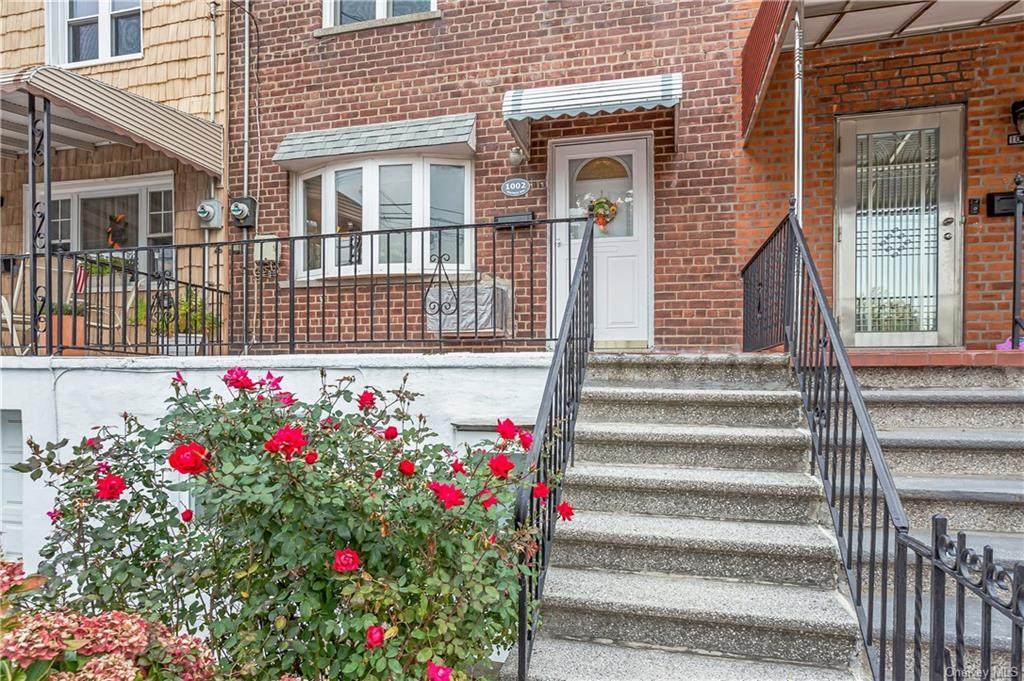 1002 Clarence Avenue - Photo 1