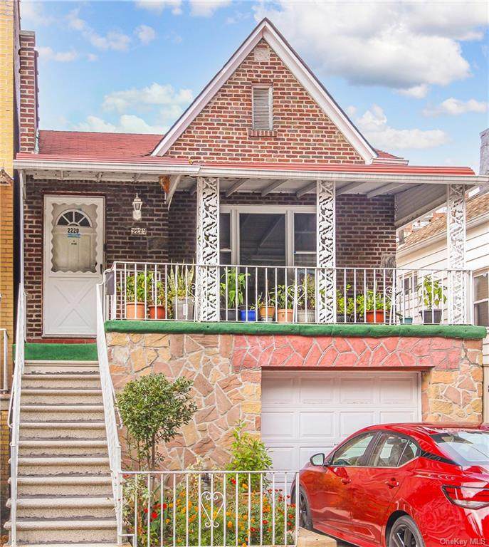 2229 Wallace Avenue - Photo 1
