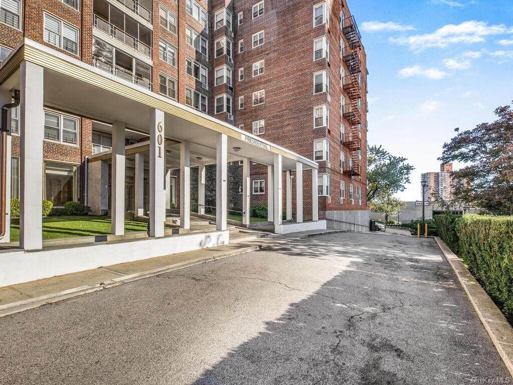 601 Kappock Street - Photo 1