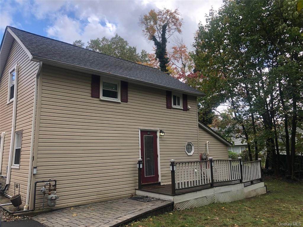 1 Roslyn Lane - Photo 1