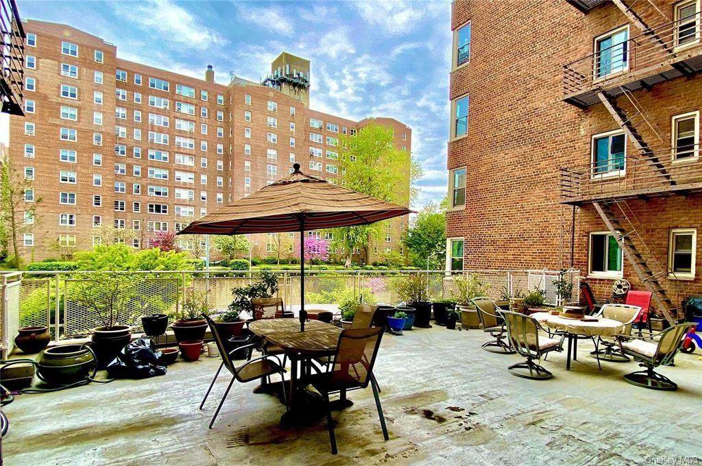629 Kappock Street - Photo 1