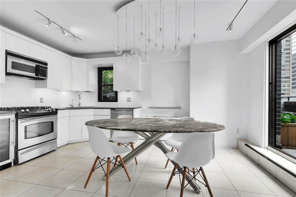 220 E 57th Street - Photo 1