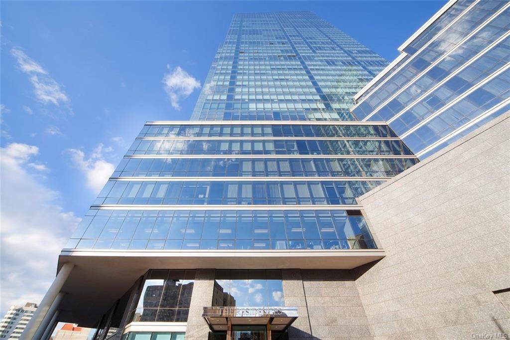 5 Renaissance Square - Photo 1