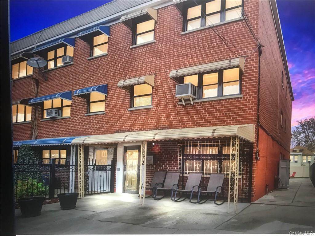 446 Saint Lawrence Avenue - Photo 1