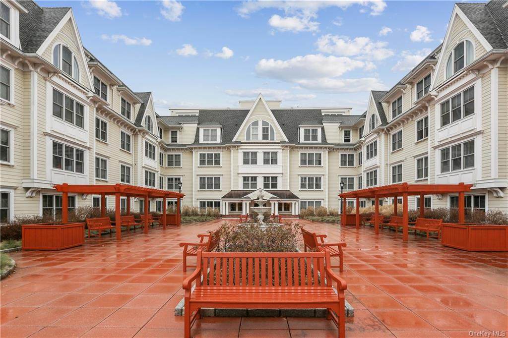 225 Stanley Avenue - Photo 1