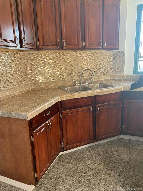 1551 Unionport Road - Photo 1