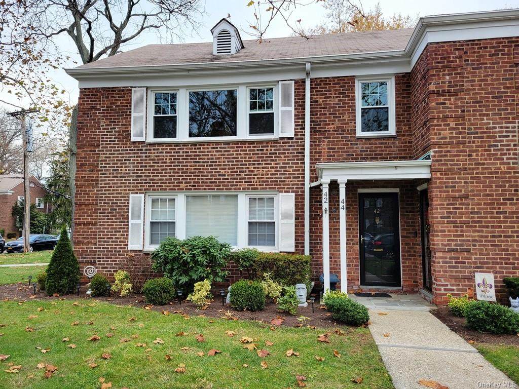 42 Lawrence Park Crescent - Photo 1