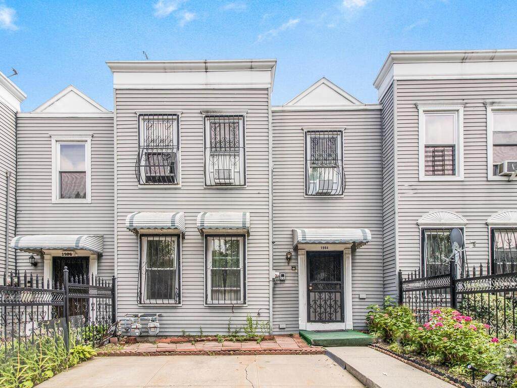 1984 Vyse Avenue - Photo 1