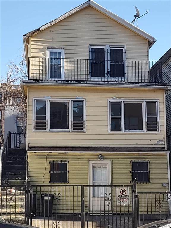 1914 Hennessy Place - Photo 1