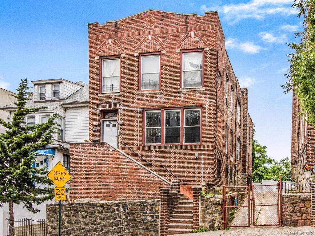 1923 Hennessy Place - Photo 1