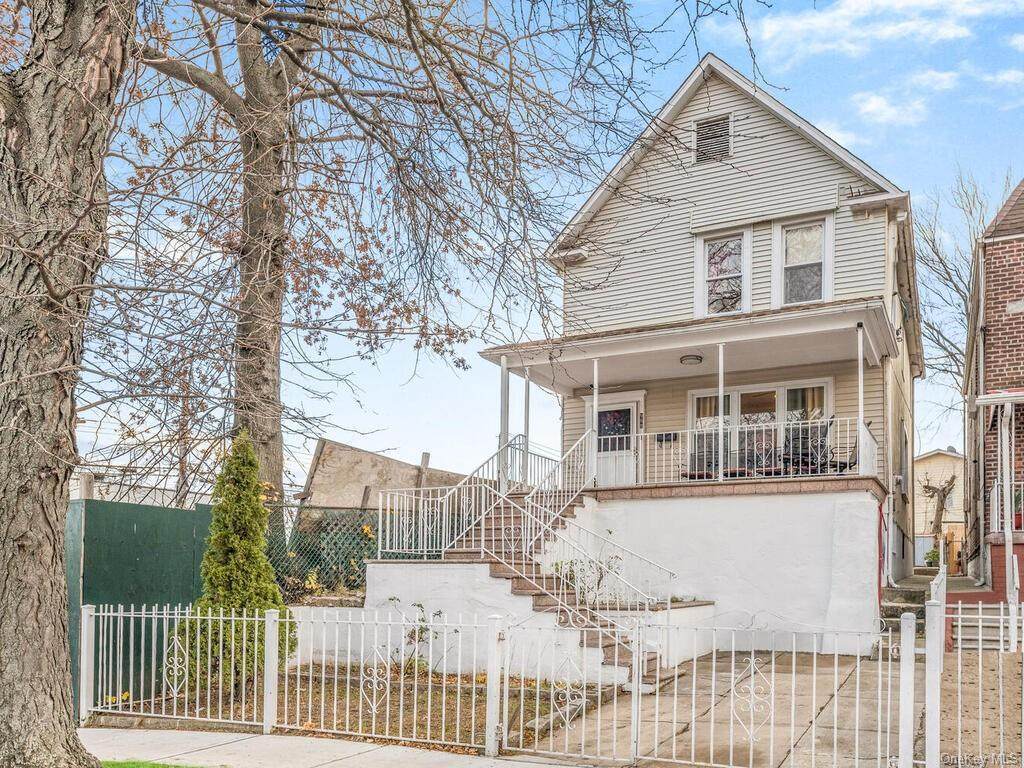 988 Adee Avenue - Photo 1