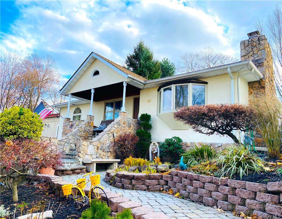 42 Brewster Avenue - Photo 1