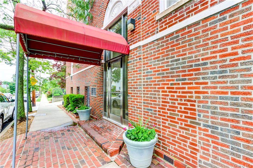 302 Longacre Avenue - Photo 1