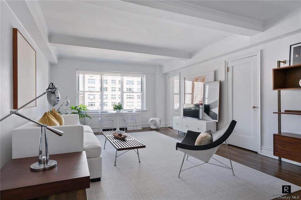 400 E 52nd Street - Photo 1