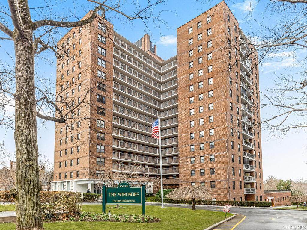 4705 Henry Hudson Parkway - Photo 1