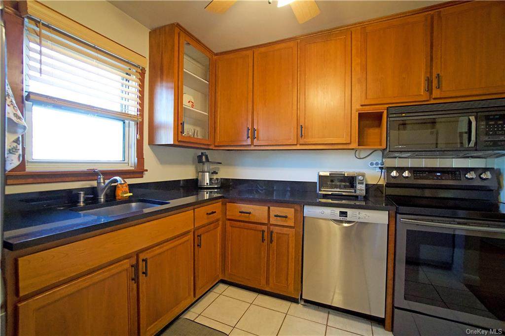 182 Charter Circle - Photo 1