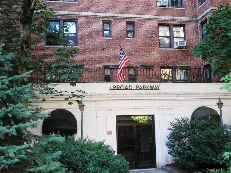 1 Broad Parkway - Photo 1
