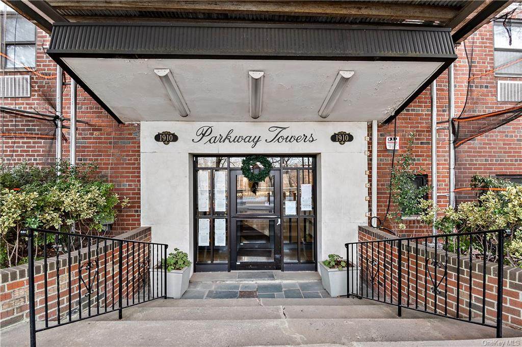 1910 Pelham Parkway - Photo 1