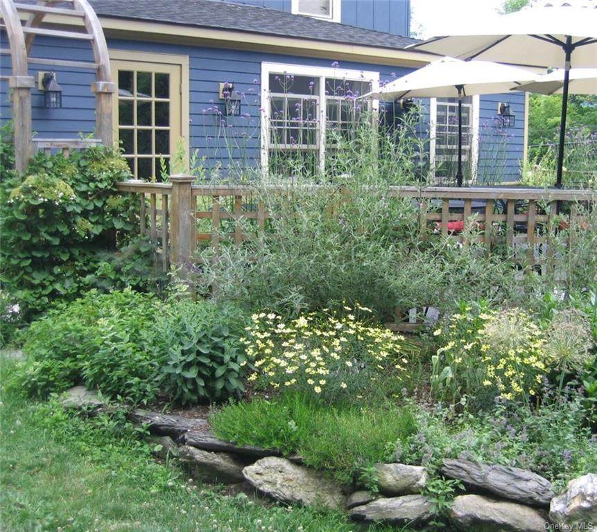 6 Autumn Lane - Photo 1