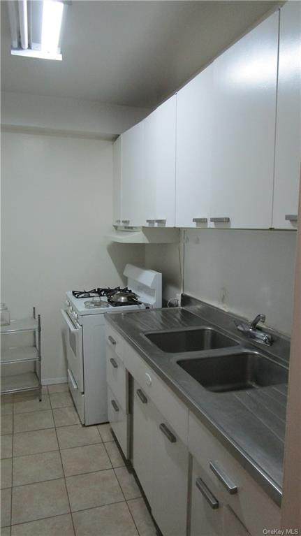 8 Fordham Hill Oval - Photo 1