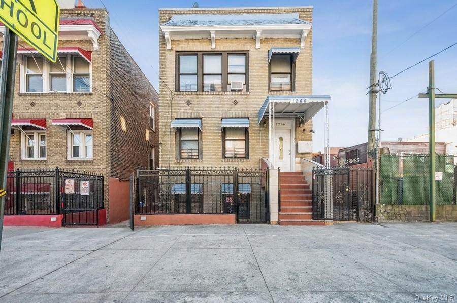 1266 Spofford Avenue - Photo 1