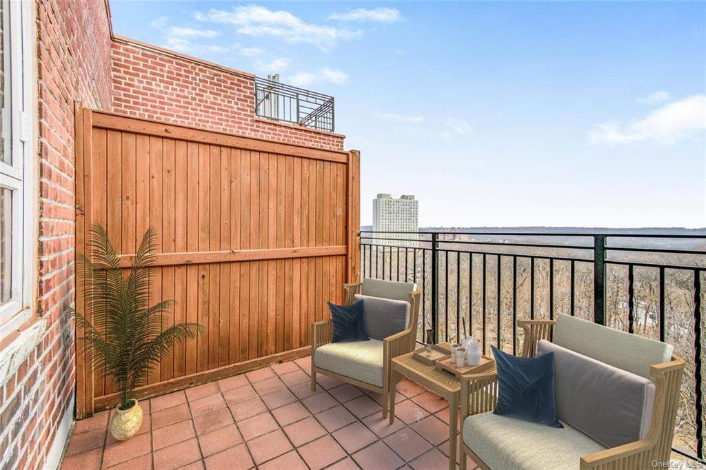 5355 Henry Hudson Parkway - Photo 1