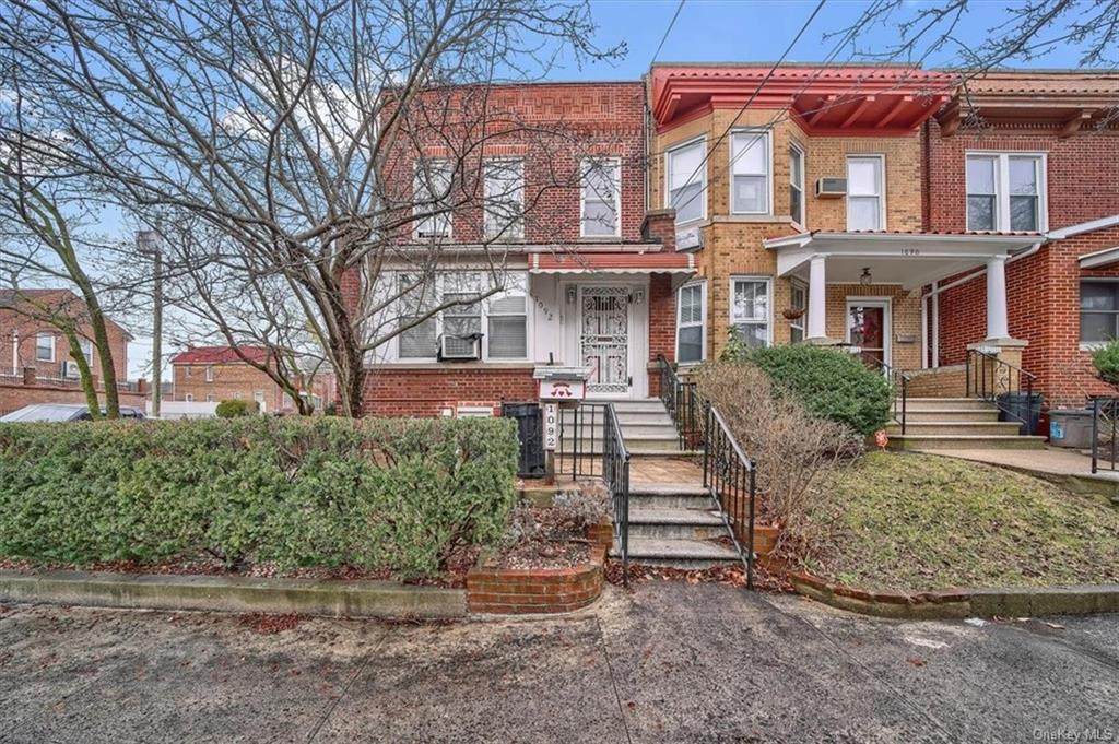 1092 Lydig Avenue - Photo 1