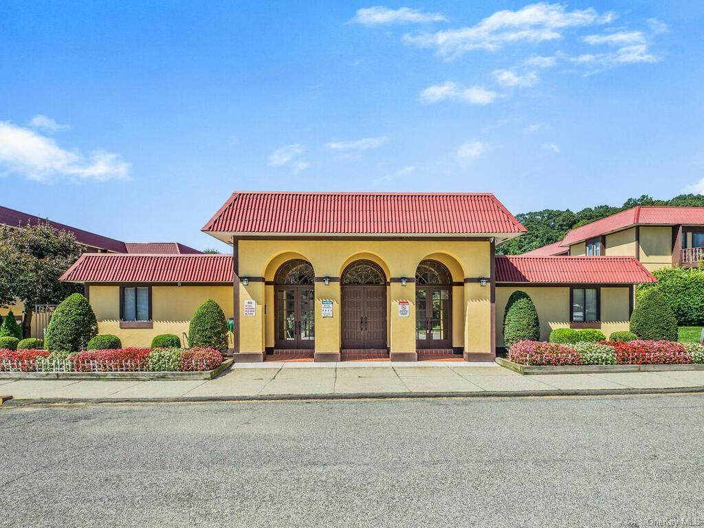 11 Granada Crescent - Photo 1
