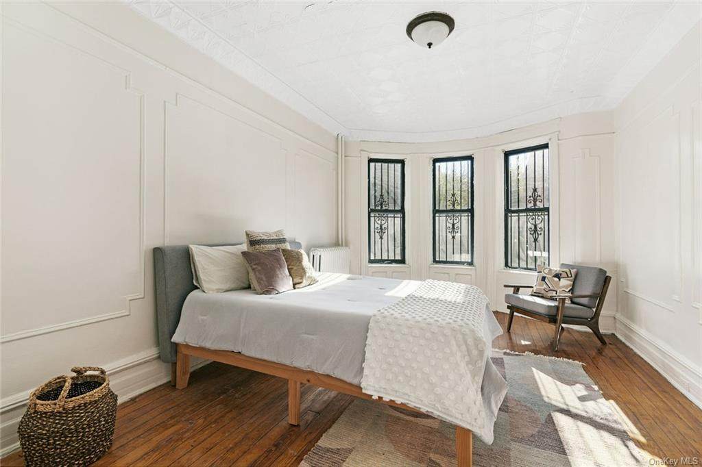 933 Putnam Avenue - Photo 1