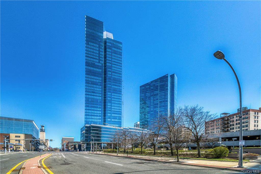 5 Renaissance Square - Photo 1