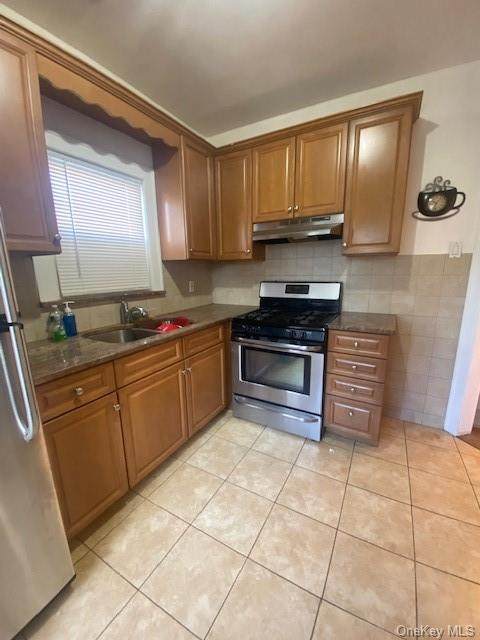 1315 Pelham Parkway North - Photo 1